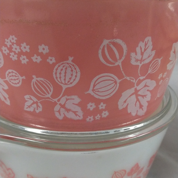 Mid-century Pyrex Pink Gooseberry Casserole Bowls - Picture 6 of 9